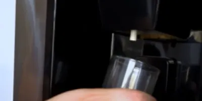 Dispensador automático de hielo