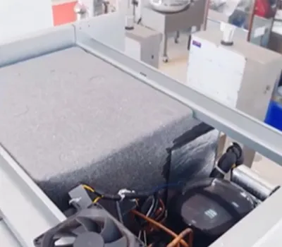 Vitrina refrigerada con puerta de vidrio